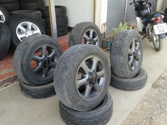 ดีแม็กรมดำ ขอบ 16 พร้อมยาง 215/60/16 สวยๆ ดอกเยอะ