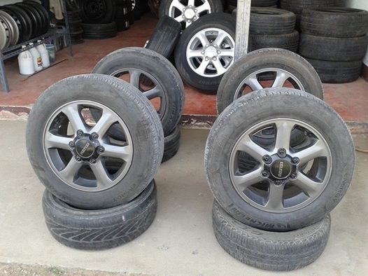 ดีแม็กรมดำ ขอบ 16 พร้อมยาง 215/60/16 สวยๆ ดอกเยอะ