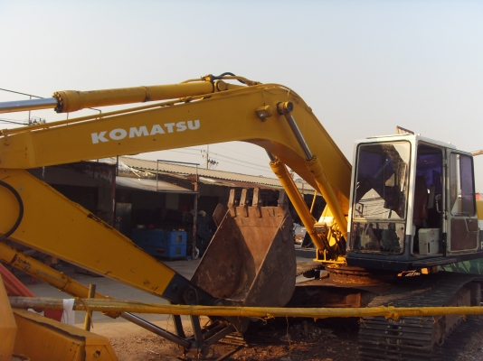 ขายรถแบ๊คโฮ KOMATSU  pc-200 LC รุ่น 5