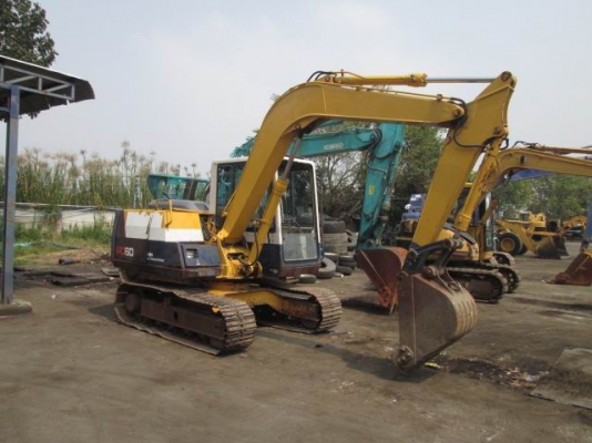 ขายด่วน KOMATSU PC60-6  รถนำเข้าจากญี่ปุ่นยังไม่เคยใช้งานในไทย สภาพสวยมาก ระบบสมบูรณ์ 100\%