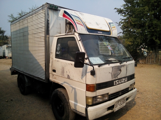 4 ล้อบรรทุก *ตู้เย็น สแตนเลส*  ISUZU  NKR  88  แรงม้า  * ยาว 3.20 ม. *  รถตามสภาพ+สภาพพร้อมใช้งาน  * มีเล่มพร้อม *