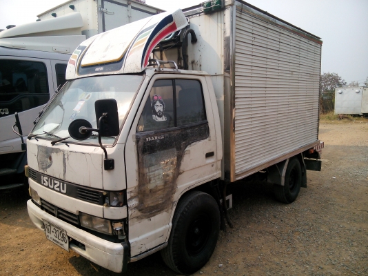 4 ล้อบรรทุก *ตู้เย็น สแตนเลส*  ISUZU  NKR  88  แรงม้า  * ยาว 3.20 ม. *  รถตามสภาพ+สภาพพร้อมใช้งาน  * มีเล่มพร้อม *
