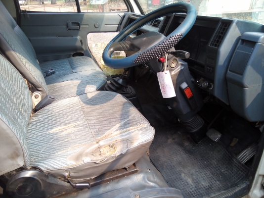 4 ล้อบรรทุก *ตู้เย็น สแตนเลส*  ISUZU  NKR  88  แรงม้า  * ยาว 3.20 ม. *  รถตามสภาพ+สภาพพร้อมใช้งาน  * มีเล่มพร้อม *