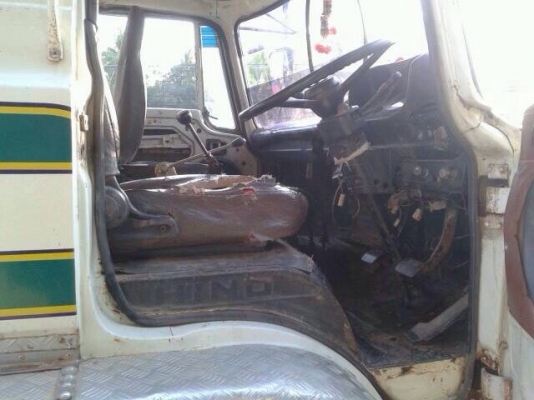 ขายรถบรรทุกหกล้อเทเลอร์ KL300 เครื่อง EH100-150 แรง เกียร์ HINO น็อต 8 ทะเบียนพร้อม