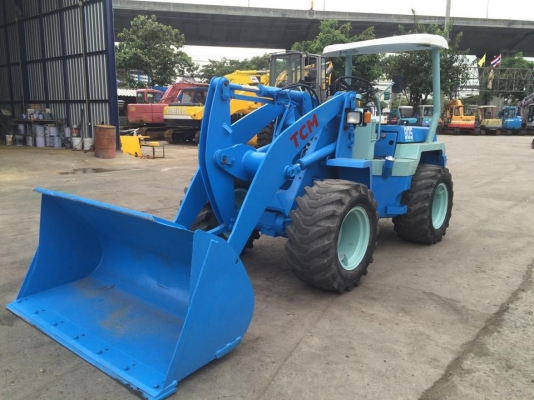 รถตักล้อยาง TCM 805