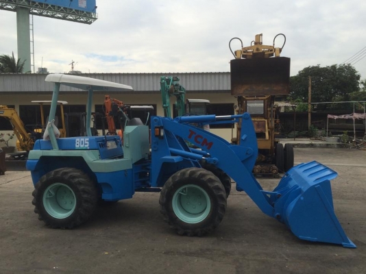 รถตักล้อยาง TCM 805