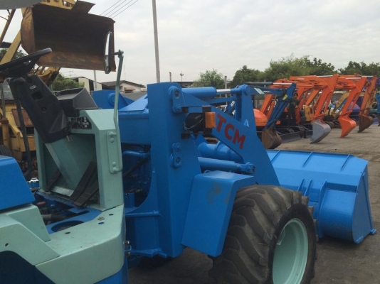 รถตักล้อยาง TCM 805