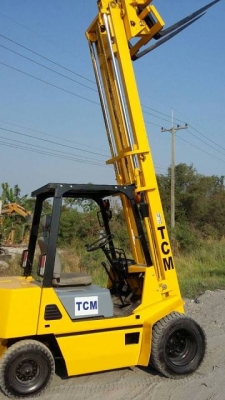ขายโฟล์คลิฟท์ TCM 2.5 ตัน เสาสูง 4 เมตร งากระดก