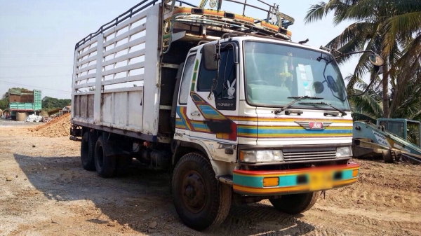 ขายรถล่องสิบล้อ HINO KT725 เครื่อง HO7C-185 แรง ลงเล่มแล้ว 1 เพลา