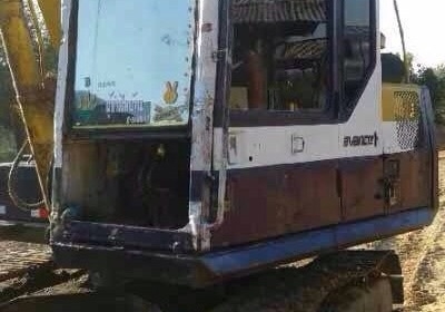 KOMATSU PC 90-6 รถบอดี้สวยมากครับพร้อมทำงานได้เลย เครื่องเดิมปั๊มเดิมทำงานเร็วไม่โหลด ภายในเก๋งสะอาดสวย คอนโทรลยาว แอร์เย็น ขับง่ายคล่องตัวสุดๆครับ ภายนอกบอดี้สวยสีสันเดิมๆ ช่วงล่างเอวแน่น โรลเลอร์โซ่บูทใบแทรกหนาดีประมาณ 60\% พร้อมทำงานได้เลย เอกสารสัญญาซื