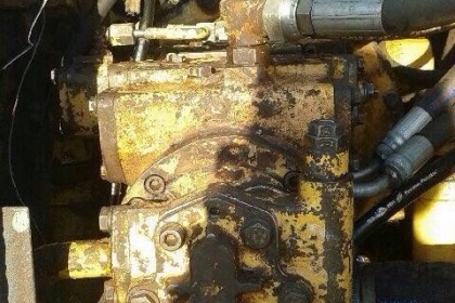 KOMATSU PC 90-6 รถบอดี้สวยมากครับพร้อมทำงานได้เลย เครื่องเดิมปั๊มเดิมทำงานเร็วไม่โหลด ภายในเก๋งสะอาดสวย คอนโทรลยาว แอร์เย็น ขับง่ายคล่องตัวสุดๆครับ ภายนอกบอดี้สวยสีสันเดิมๆ ช่วงล่างเอวแน่น โรลเลอร์โซ่บูทใบแทรกหนาดีประมาณ 60\% พร้อมทำงานได้เลย เอกสารสัญญาซื