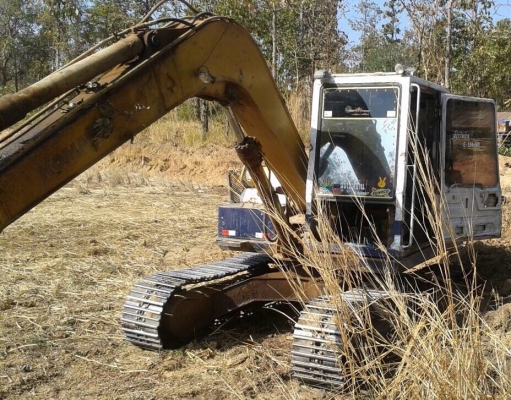 KOMATSU PC 90-6 รถบอดี้สวยมากครับพร้อมทำงานได้เลย เครื่องเดิมปั๊มเดิมทำงานเร็วไม่โหลด ภายในเก๋งสะอาดสวย คอนโทรลยาว แอร์เย็น ขับง่ายคล่องตัวสุดๆครับ ภายนอกบอดี้สวยสีสันเดิมๆ ช่วงล่างเอวแน่น โรลเลอร์โซ่บูทใบแทรกหนาดีประมาณ 60\% พร้อมทำงานได้เลย เอกสารสัญญาซื