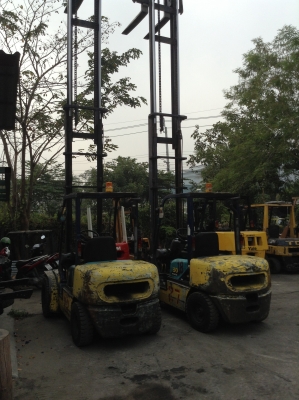 +++ ขายโฟล์คลิฟท์  KOMATSU FD30-12   ขนาด 3 ตัน  เครื่องยนต์ดีเซล  เสา  6  เมตร  2  ท่อน  เกียร์ออโตเมติค  ล้อหน้าคู่ครับ