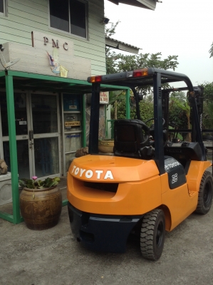 +++ ขายโฟล์คลิฟท์  TOYOTA 7FD25  ขนาด 2.5  ตัน  เครื่องยนต์ดีเซล  เสา 3 เมตร  เกียร์ออโตเมติค  งา 1,070  มม.  ยางตันครับ