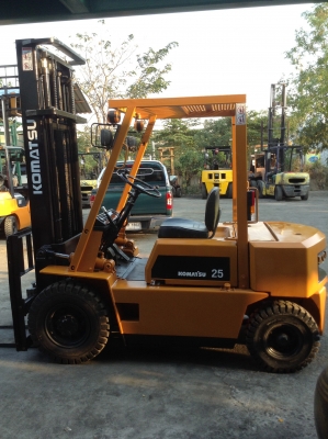 +++ ขายโฟล์คลิฟท์  KOMATSU FD20-10  ขนาด 2 ตัน  เครื่องยนต์ดีเซล  เสา  4  เมตร  เกียร์ออโตเมติค  งา 1,070  มม.  ยางตันใหม่ครับ