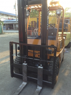 +++ ขายโฟล์คลิฟท์  KOMATSU FD20-10  ขนาด 2 ตัน  เครื่องยนต์ดีเซล  เสา  4  เมตร  เกียร์ออโตเมติค  งา 1,070  มม.  ยางตันใหม่ครับ