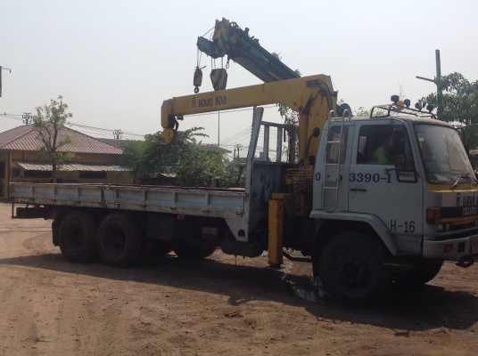 รถสิบล้อติดเครน 5 ตัน