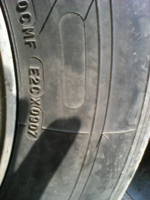 ขายล้อ อีซูซุ ขอบ 205/70R14 พร้อมยางปี 11 คู่ และปี 07 ขาย 3500