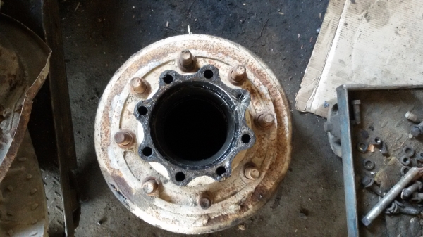 ขายชุดเพลาหาม ตุ๊กตาพร้อมแนบ 2ชุด ดุมพร้อมกระทะเบรก ของ UD 430