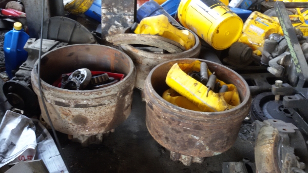 ขายชุดเพลาหาม ตุ๊กตาพร้อมแนบ 2ชุด ดุมพร้อมกระทะเบรก ของ UD 430