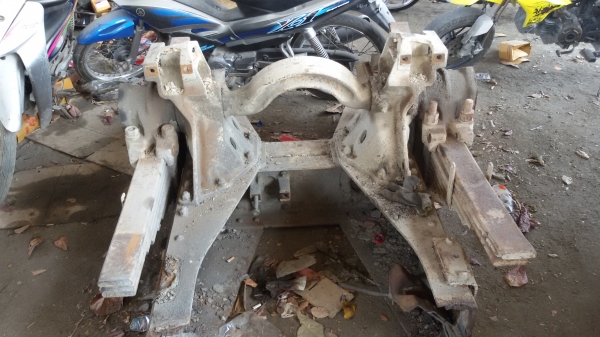 ขายชุดเพลาหาม ตุ๊กตาพร้อมแนบ 2ชุด ดุมพร้อมกระทะเบรก ของ UD 430