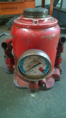 ขายแม่แรงกระปุก 50 ตัน มีเกจวัดน้ำหนัก ของสเปน ขายแม่แรงกระปุก 50 ตัน มีเกจวัดน้ำหนัก ของสเปน