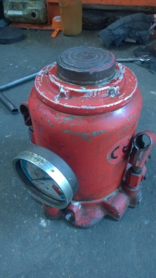 ขายแม่แรงกระปุก 50 ตัน มีเกจวัดน้ำหนัก ของสเปน ขายแม่แรงกระปุก 50 ตัน มีเกจวัดน้ำหนัก ของสเปน