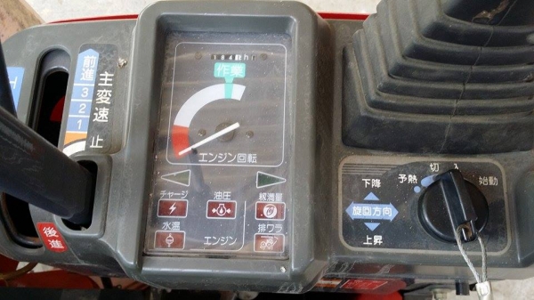 รถเกี่ยวข้าวพร้อมนวดข้าวในตัว แบบนั่งขับ เก่าญี่ปุ่น YANMAR Ee-3 ขนาด 10 แรง มีตัวอุ้มเกี่ยวข้าวล้ม รถเกี่ยวข้าวพร้อมนวดข้าวในตัว แบบนั่งขับ เก่าญี่ปุ่น YANMAR Ee-3 ขนาด 10 แรง มีตัวอุ้มเกี่ยวข้าวล้ม