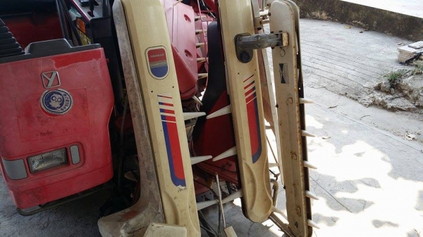 รถเกี่ยวข้าวพร้อมนวดข้าวในตัว แบบนั่งขับ เก่าญี่ปุ่น YANMAR Ee-3 ขนาด 10 แรง มีตัวอุ้มเกี่ยวข้าวล้ม รถเกี่ยวข้าวพร้อมนวดข้าวในตัว แบบนั่งขับ เก่าญี่ปุ่น YANMAR Ee-3 ขนาด 10 แรง มีตัวอุ้มเกี่ยวข้าวล้ม