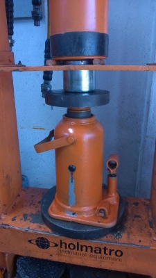 ขายแม่แรงกระปุก 30 ตัน ยี่ห้อ KYB ของญี่ปุ่น