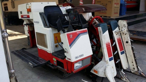 รถเกี่ยวข้าวพร้อมนวดข้าวในตัว เก่าญี่ปุ่น YANMAR CA160 ขนาด 16 แรง มีตัวอุ้มเกี่ยวข้าวล้ม รถเกี่ยวข้าวพร้อมนวดข้าวในตัว เก่าญี่ปุ่น YANMAR CA160 ขนาด 16 แรง มีตัวอุ้มเกี่ยวข้าวล้ม