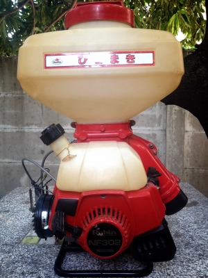 เครื่องหว่านพ่นปุ๋ย/พ่นเมล็ด