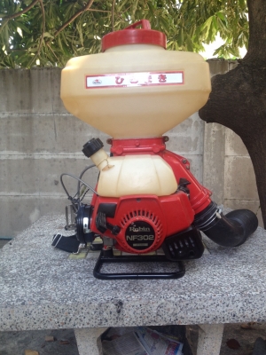 เครื่องหว่านพ่นปุ๋ย/พ่นเมล็ด