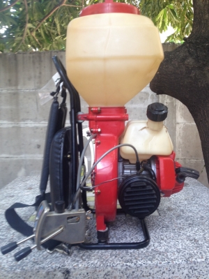 เครื่องหว่านพ่นปุ๋ย/พ่นเมล็ด