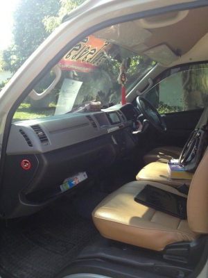 ขายรถตู้  ออกป้ายแดง รถปี 2014 เครื่องดีเซล 3.0