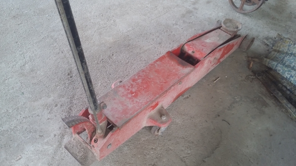 ขายแม่เเรงยกรถสิบล้อ สภาพพร้อมใช้งาน สวยๆ