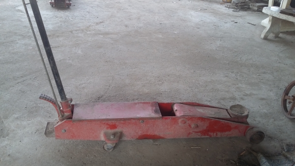 ขายแม่เเรงยกรถสิบล้อ สภาพพร้อมใช้งาน สวยๆ