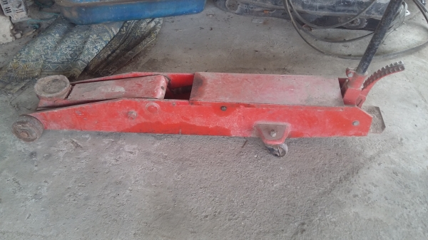 ขายแม่เเรงยกรถสิบล้อ สภาพพร้อมใช้งาน สวยๆ