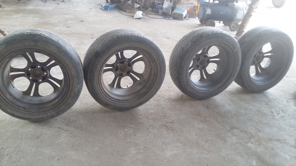 ขายแม็กขอบ17 พร้อมยาง ยางดี3เส้น บวมเส้นนึงคับ นอกนั้นดีหมด