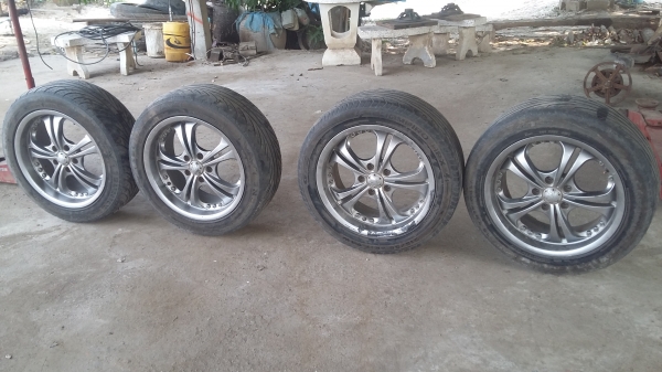 ขายแม็กขอบ17 พร้อมยาง ยางดี3เส้น บวมเส้นนึงคับ นอกนั้นดีหมด