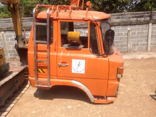 หัวเก๋งhino kl  ผุชายน้ำเล็กน้อย