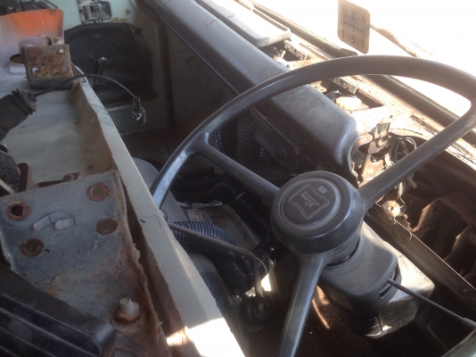 หัวเก๋งhino kl  ผุชายน้ำเล็กน้อย