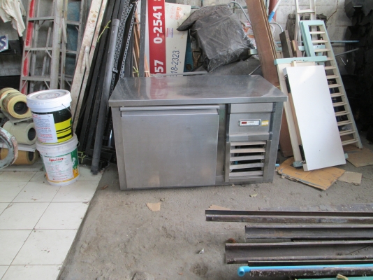 ตู้แซ่    โต๊ะเตรียม    สภาพสวยมากเหมือนใหม่ครับ   ใช้ได้ปกติ