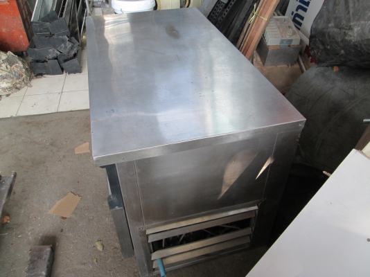 ตู้แซ่    โต๊ะเตรียม    สภาพสวยมากเหมือนใหม่ครับ   ใช้ได้ปกติ