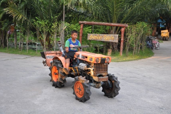 ขายรถไถ KUBOTA B6000 พร้อมโรตารี่หลัง เข้ารองอ้อยแจ่มเลย ขับ4ล้อ สภาพสวยเดิมญี่ปุ่นไม่เคยใช้งานในไทย 62,000 บาท
