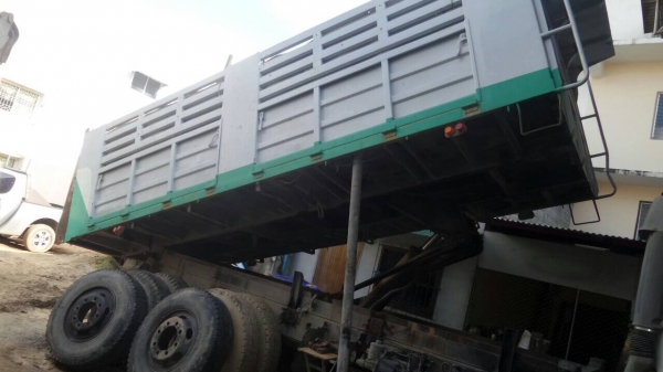 ขายกระบะดั้มของ ยาว6ม ครบชุด. ของโคราช สวยมากไม่เคยพลิกหล่น กระบะ.3.ปีเอง ยกลงจาก. Hino