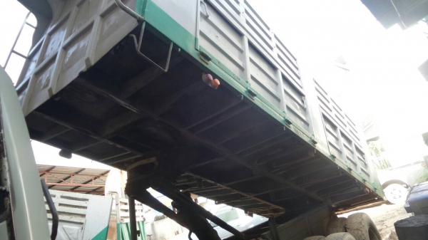 ขายกระบะดั้มของ ยาว6ม ครบชุด. ของโคราช สวยมากไม่เคยพลิกหล่น กระบะ.3.ปีเอง ยกลงจาก. Hino