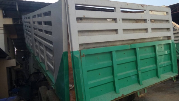 ขายกระบะดั้มของ ยาว6ม ครบชุด. ของโคราช สวยมากไม่เคยพลิกหล่น กระบะ.3.ปีเอง ยกลงจาก. Hino