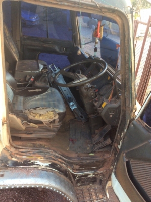 ..หัวเก๋ง HINO F18 อุปกรณ์ กันชน หน้ากระจัง ครบ ขาย38,000 บาท (ติดต่อ ศุภากร 081-4252943)