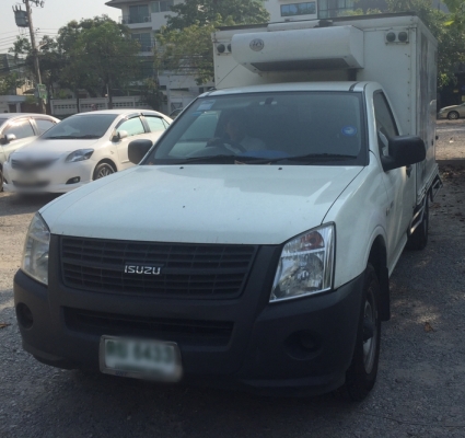 รถ Isuzu  4 ล้อ + ตู้เย็นแบบชิลเลอร์ เหมาะสำหรับขนส่งเบเกอรี่